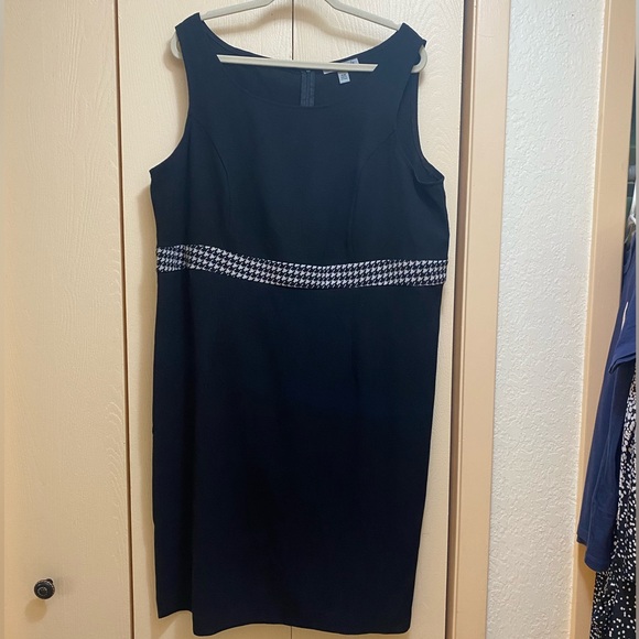 Danny and Nicole black dress with matching jacket.  Houndstooth accents.  16W - Picture 3 of 6